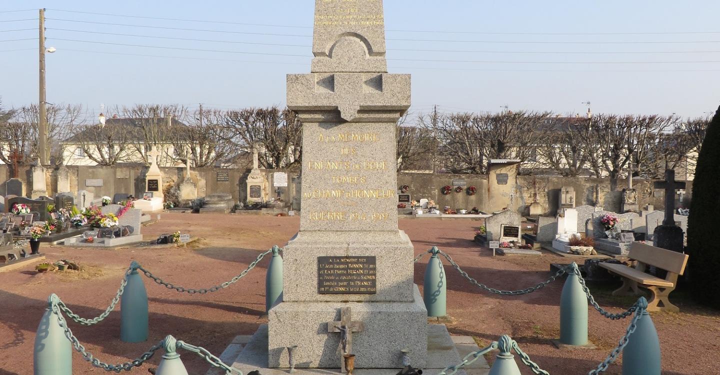 Monument aux morts de Doué la Fontaine