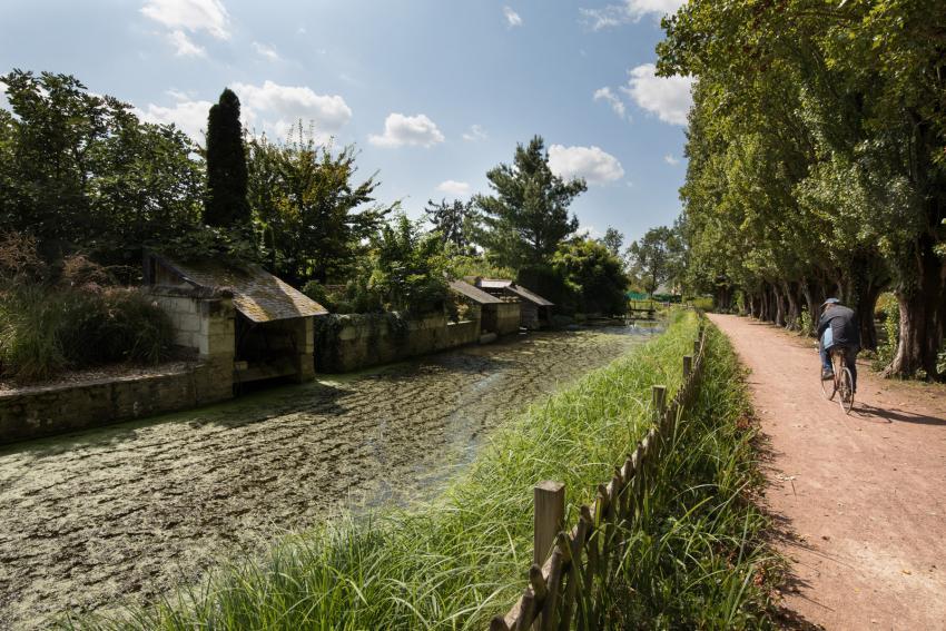 Lavoirs le long du Lathan à Longué-Jumelles©N. Van Ingen_propriété du Parc naturel régional utilisation interdite