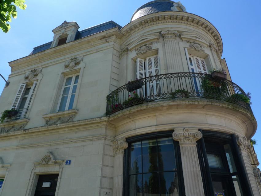 Ancienne pharmacie de Longué-Jumelles